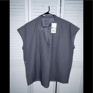 FIGS grey scrubs top Size: L